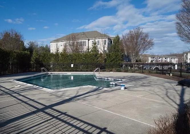 Building Photo - 627 Timberlake Dr