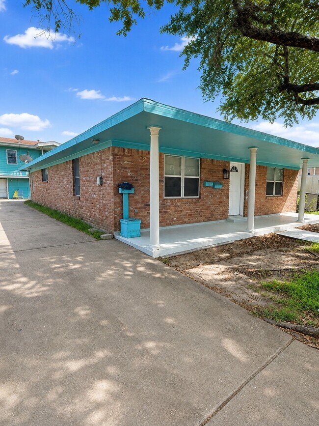 Building Photo - 5107 Avenue Q