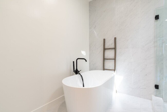 Building Photo - Stunning Views from Silver Lake Hillside Home for Rent with Spectacular Views