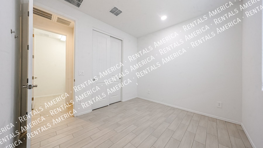 Building Photo - 15689 W Woodlands Ave