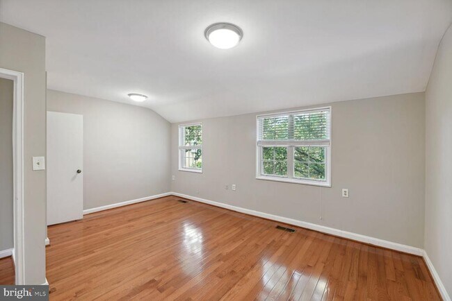 Building Photo - 3723 Ingalls Ave