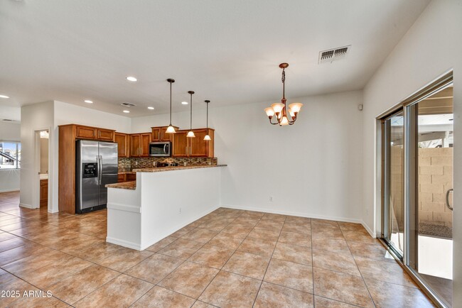 Building Photo - 3805 E Earll Dr