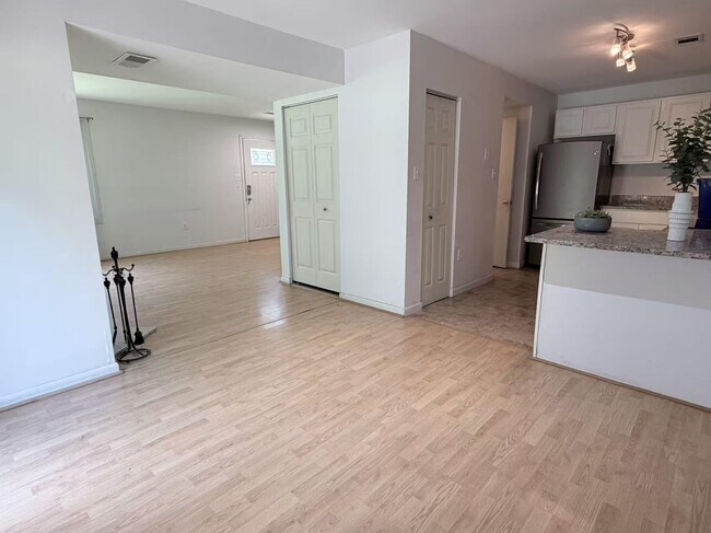 Building Photo - 18711 Paprika Ct