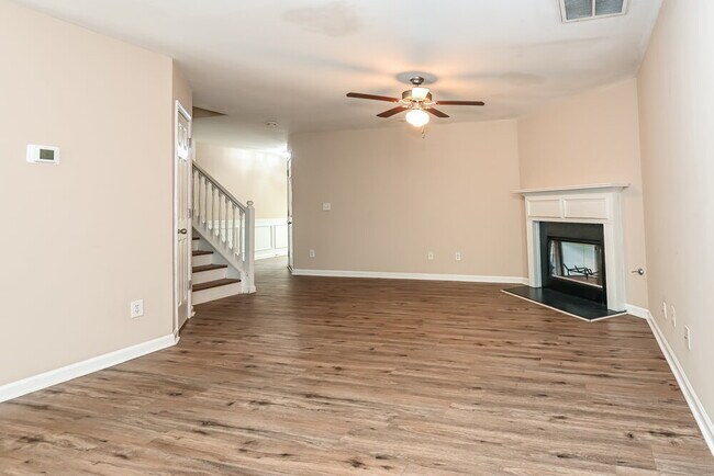 Building Photo - 347 Hidden Creek Ln