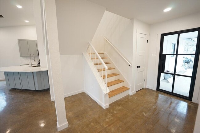 Building Photo - 8006 Tiffany Dr