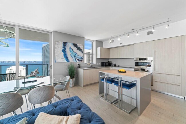 Building Photo - 4010 S Ocean Dr