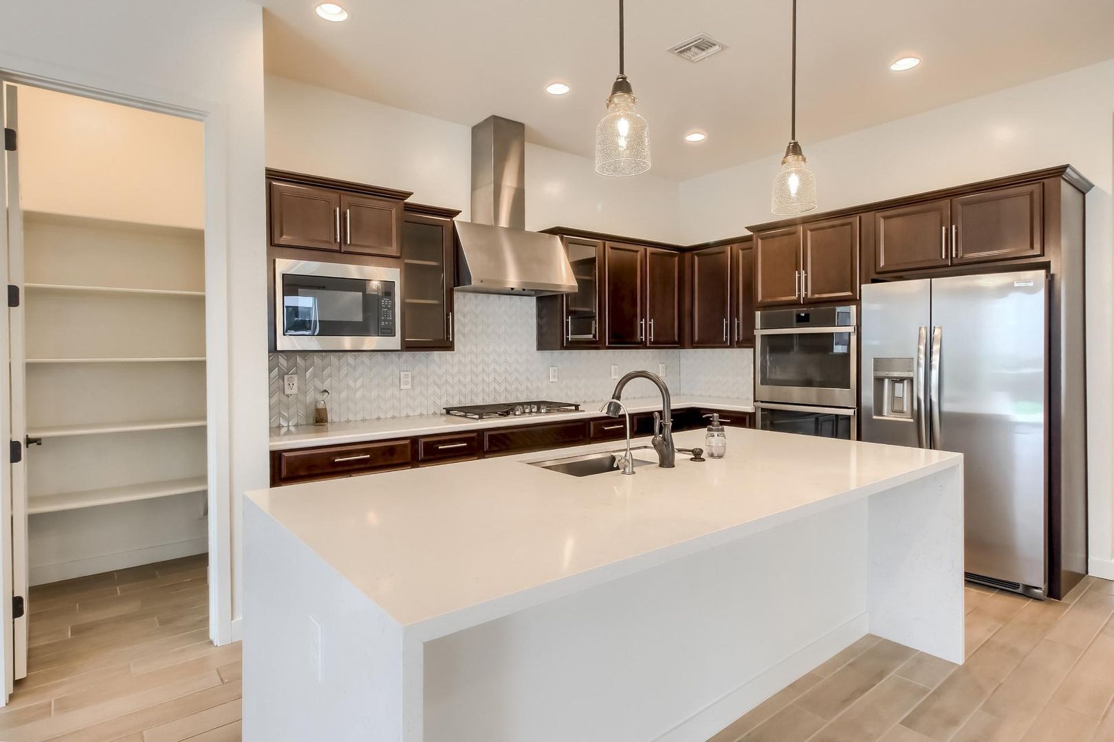 Building Photo - 1005 E Paseo Way