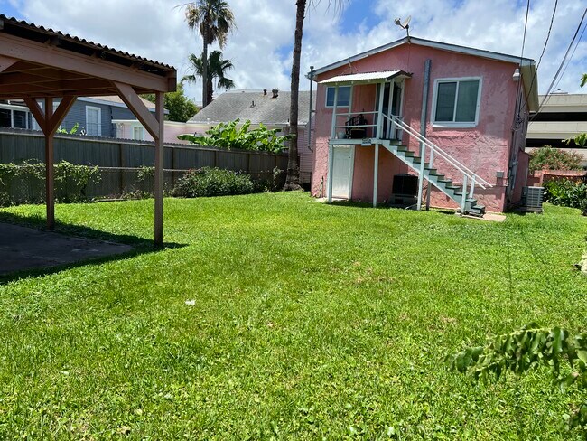 Building Photo - 705 Church St