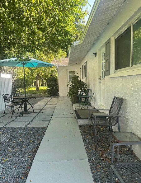 Building Photo - 1097 Highlands Dr