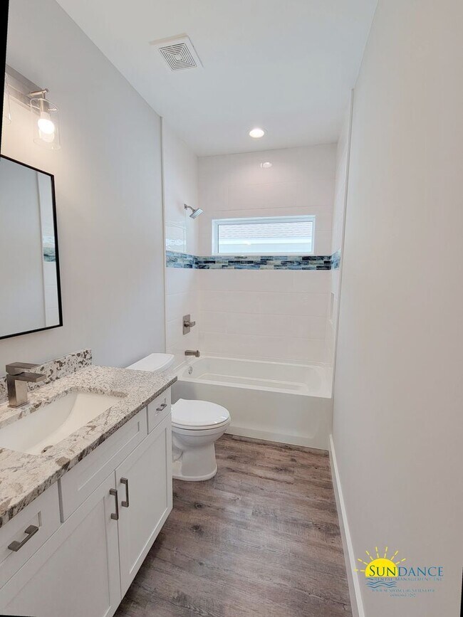 Building Photo - Stunning 3 Bedroom Home in SRB!