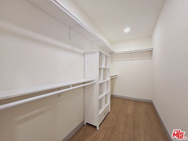 Building Photo - 2826 1/2 Leeward Ave