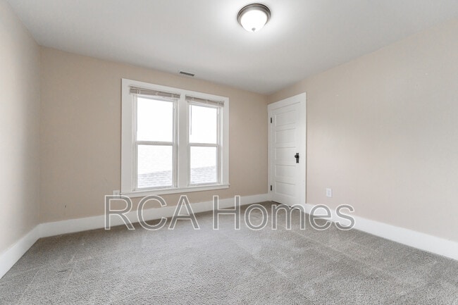 Building Photo - 1037 E Tabor St