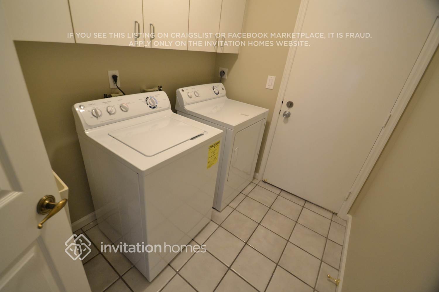 Building Photo - 2528 La Cristal Cir