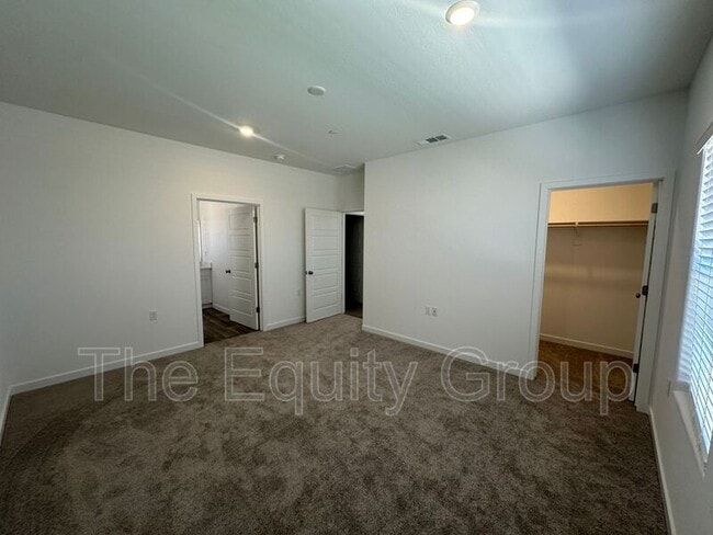 Building Photo - 2502 Cambridge Ct