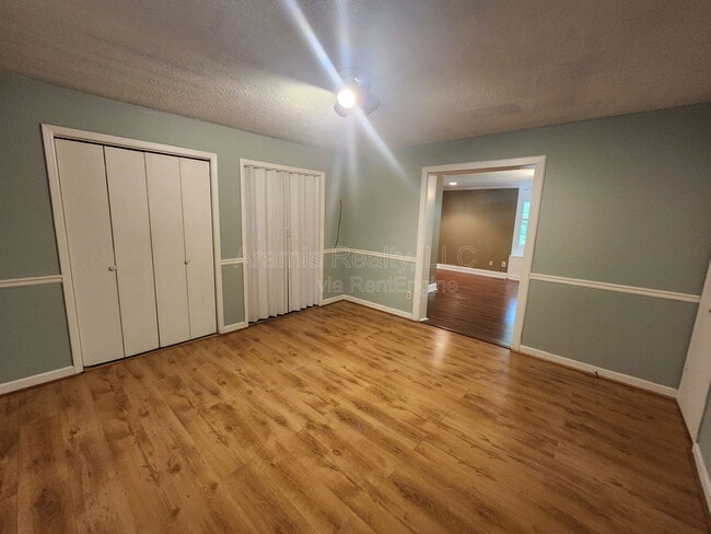 Building Photo - 3856 Cindy Dr