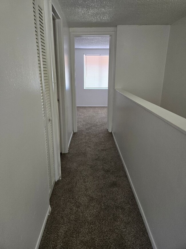 Building Photo - Place One Townhome!