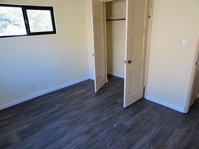 Building Photo - 2BR w/ In-Unit Laundry, Fireplance & A/C in Yucaipa