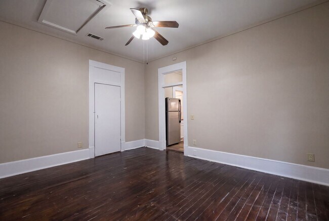 Building Photo - Classic Charm with Modern Updates – Spacious 4 Bedroom Rental