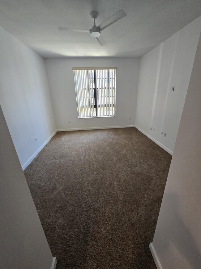 Building Photo - 801 S Olive Ave