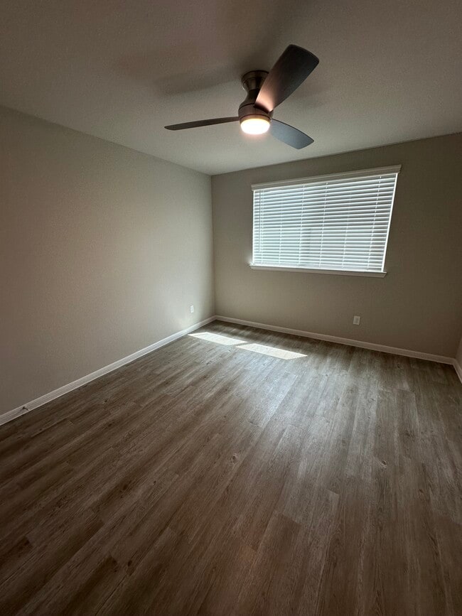 Building Photo - 27022 Dove Dr
