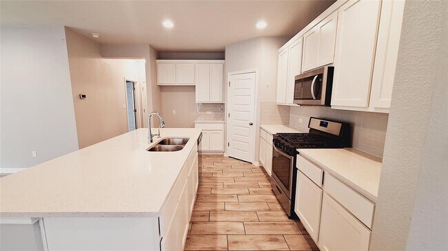 Building Photo - 124 Peruvian Ln