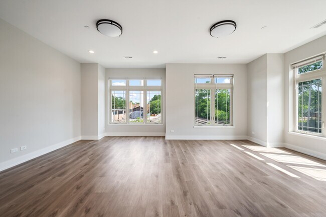 Building Photo - 39 Forest Ave