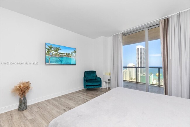 Building Photo - 2600 E Hallandale Beach Blvd