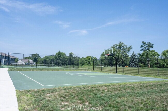 Building Photo - "Spacious 5-Bedroom Retreat with 2.5 Baths...