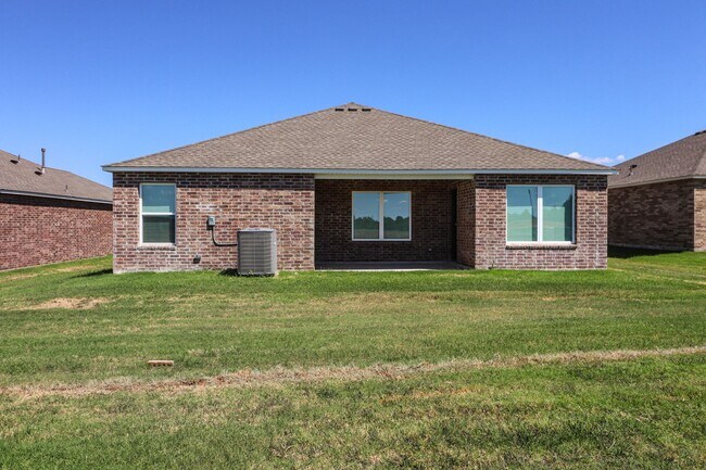 Building Photo - 3126 S 15th Pl