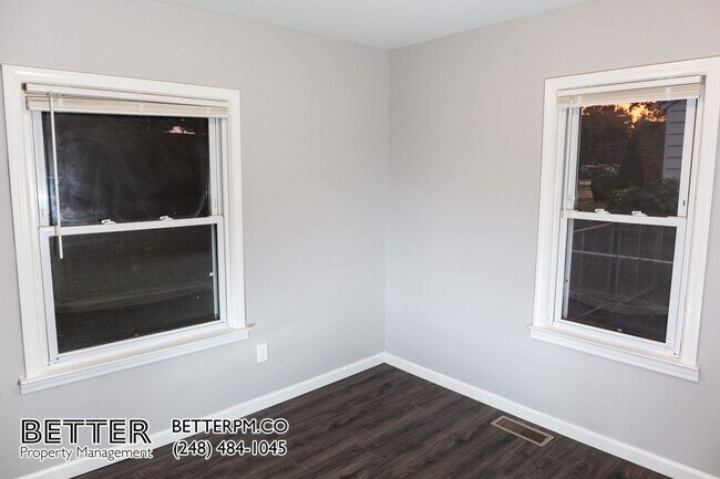 Building Photo - Tastefully Updated 2 Bedroom Home with Garage