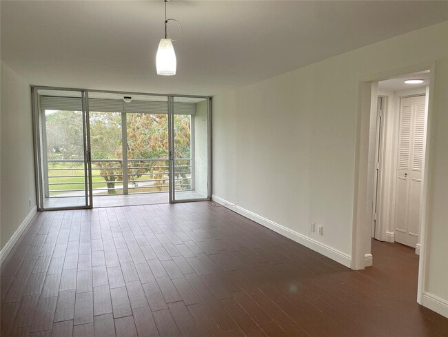 Building Photo - 9411 Evergreen Pl