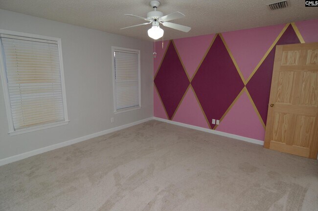 Building Photo - 123 Valley Springs Rd