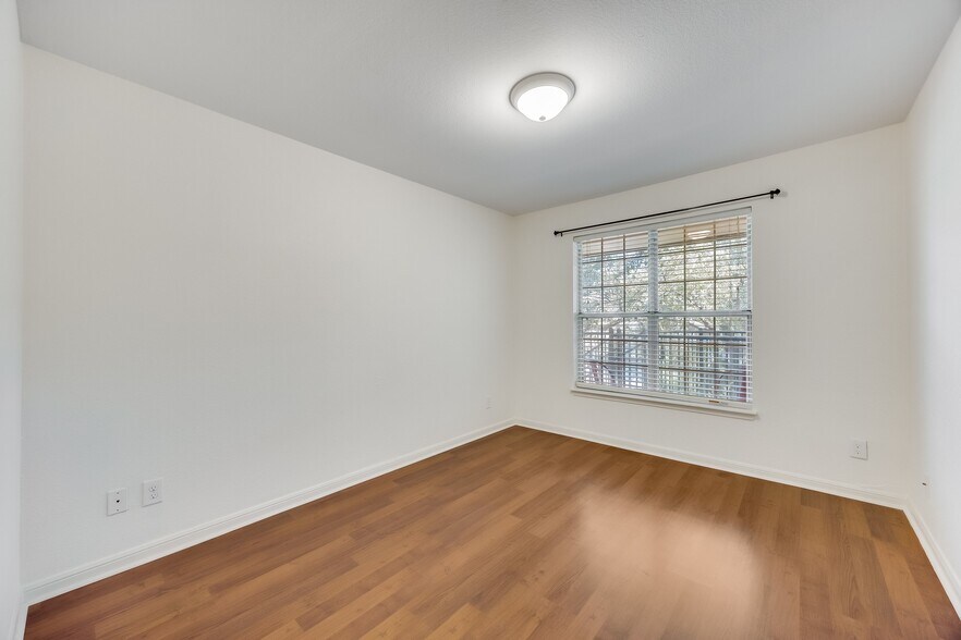 Building Photo - 7685 Northcross Dr