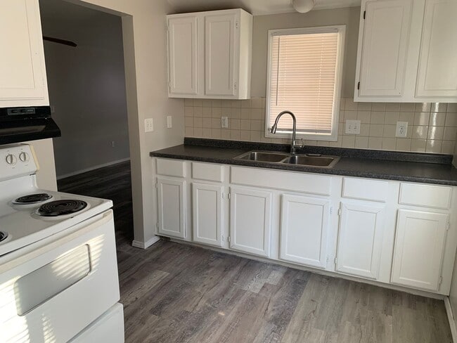 Primary Photo - $775 - 2 bedroom/ 1 bathroom - 2 bed home ...