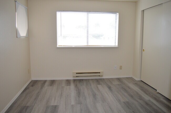 Building Photo - 929 N 105th St