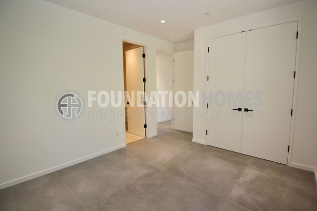 Building Photo - Luxury ADU near Cascade Falls - New Constr...