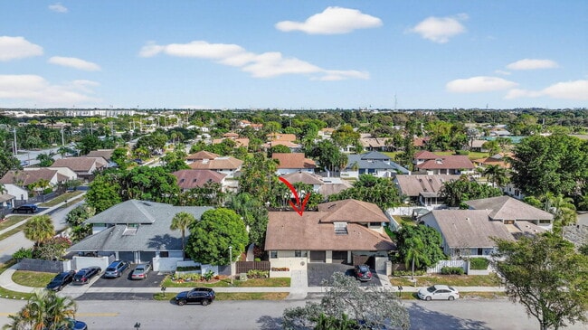 Building Photo - 235 SW 29th Ave