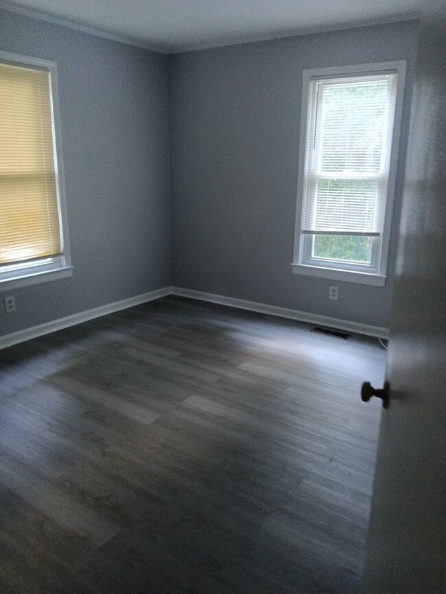 Building Photo - 204 East 16th St SW