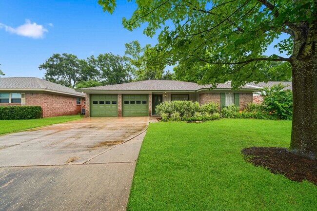 Building Photo - 10658 Northbrook Dr
