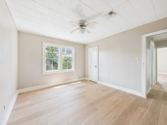 Building Photo - 3 Bedroom, 1 Bathroom NOW Available!
