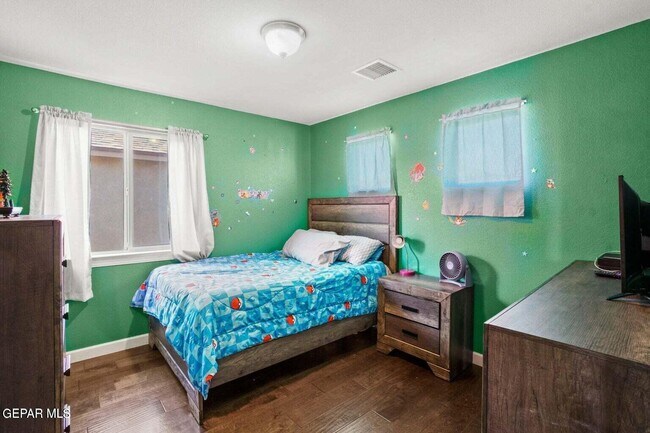 Building Photo - 11032 Bullseye St