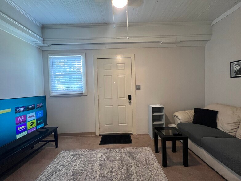 Building Photo - 2329 10th Ct S