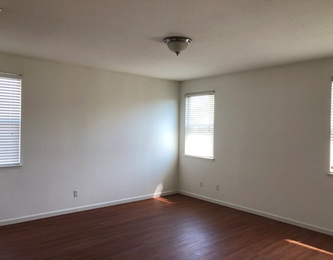 Building Photo - Spacious Folsom Parkway Home Near Park wit...