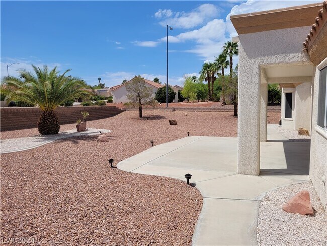 Building Photo - 9605 Sundial Dr