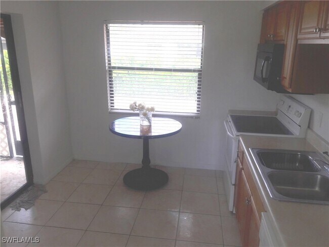 Building Photo - 536 111th Ave N