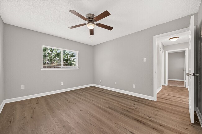 Building Photo - 14306 River Glen Dr
