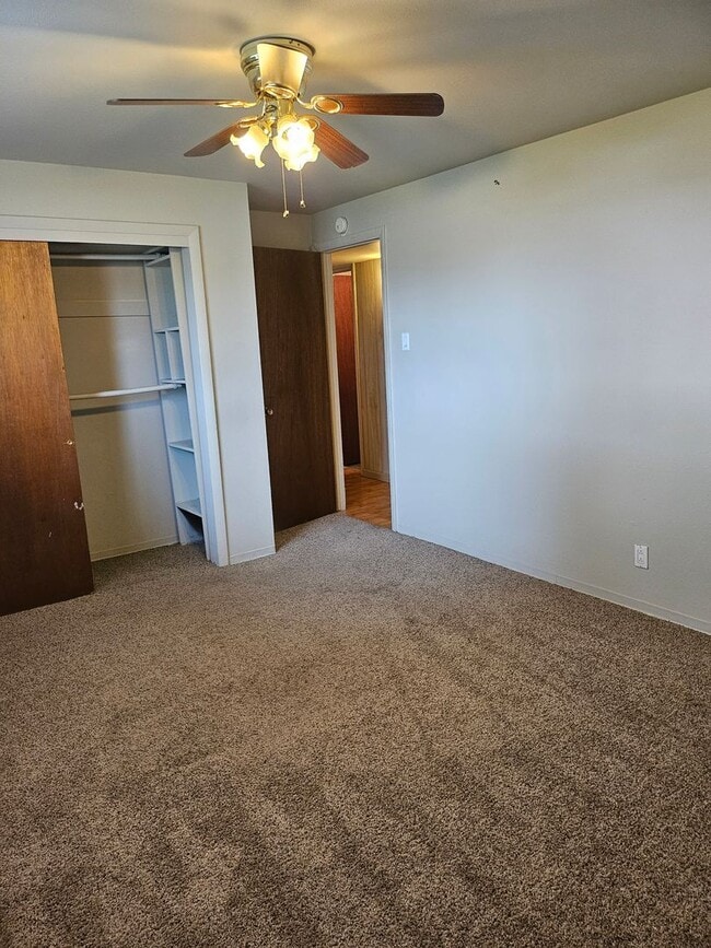 Building Photo - ALL PROSPECTIVE TENANTS MUST SUBMIT A $58 NON-REFUNDABLE APPLICATION FEE PER APPLICANT ONLINE AND...