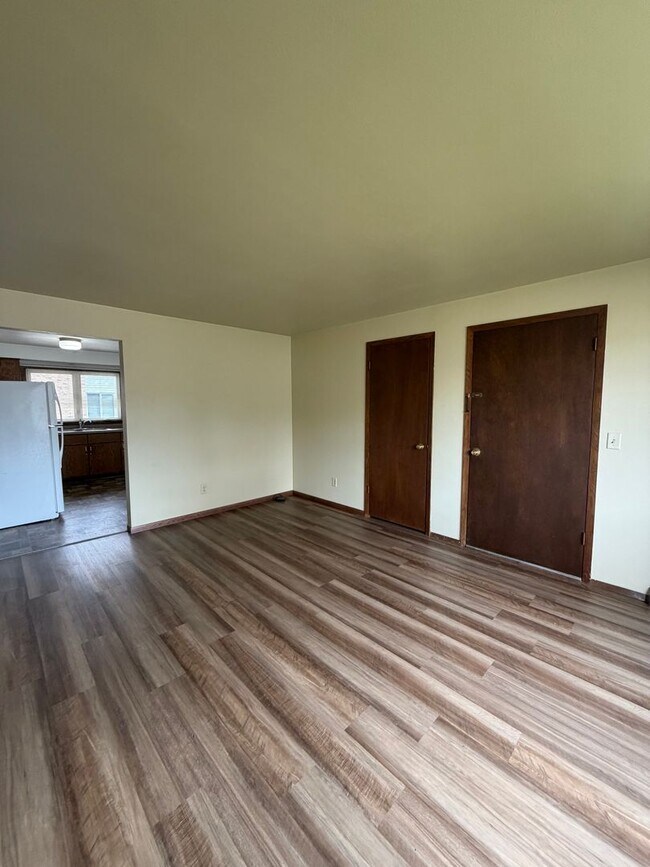 Building Photo - Midpark Duplex