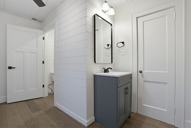 Building Photo - 3 Bedroom Newly Renovated Home in Central SC