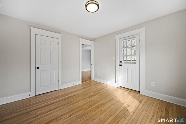 Building Photo - 218 Park St